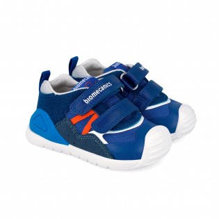 Deportivos azules de niño...