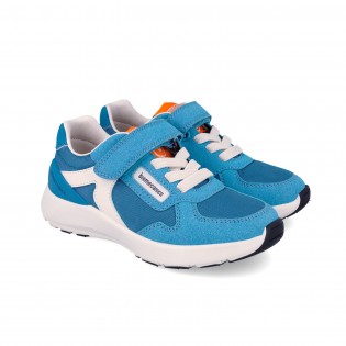 Deportivas azules para niño...