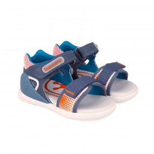 Sandalias azules de niño...