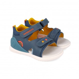Sandalias azules de niño...