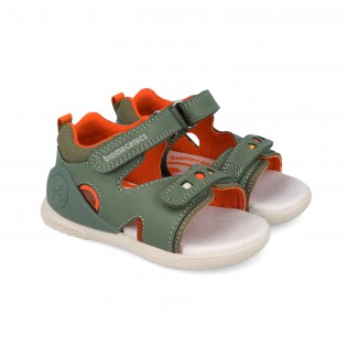 Sandalias verde de niño...