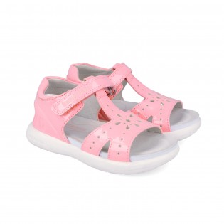 Sandalias rosas para niña...