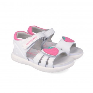 Sandalias corazón para niña...