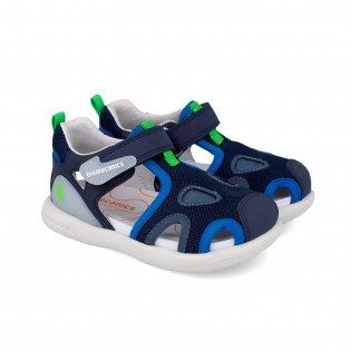 Sandalias azules para niño...