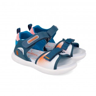 Sandalias azules para niño...