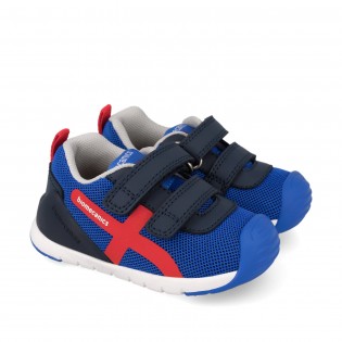 Deportivos azules de niño...