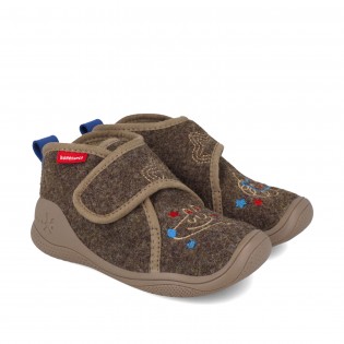 Slippers with adjustable...