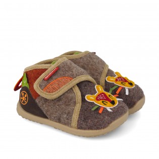 Natural-step barefoot slippers